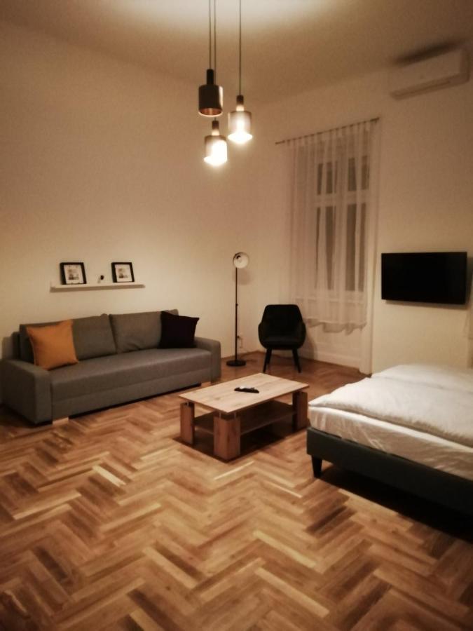 Ferienwohnung Luxury New Cozy Flat At Dob Street Nearby Gozsdu Court Budapest Exterior foto