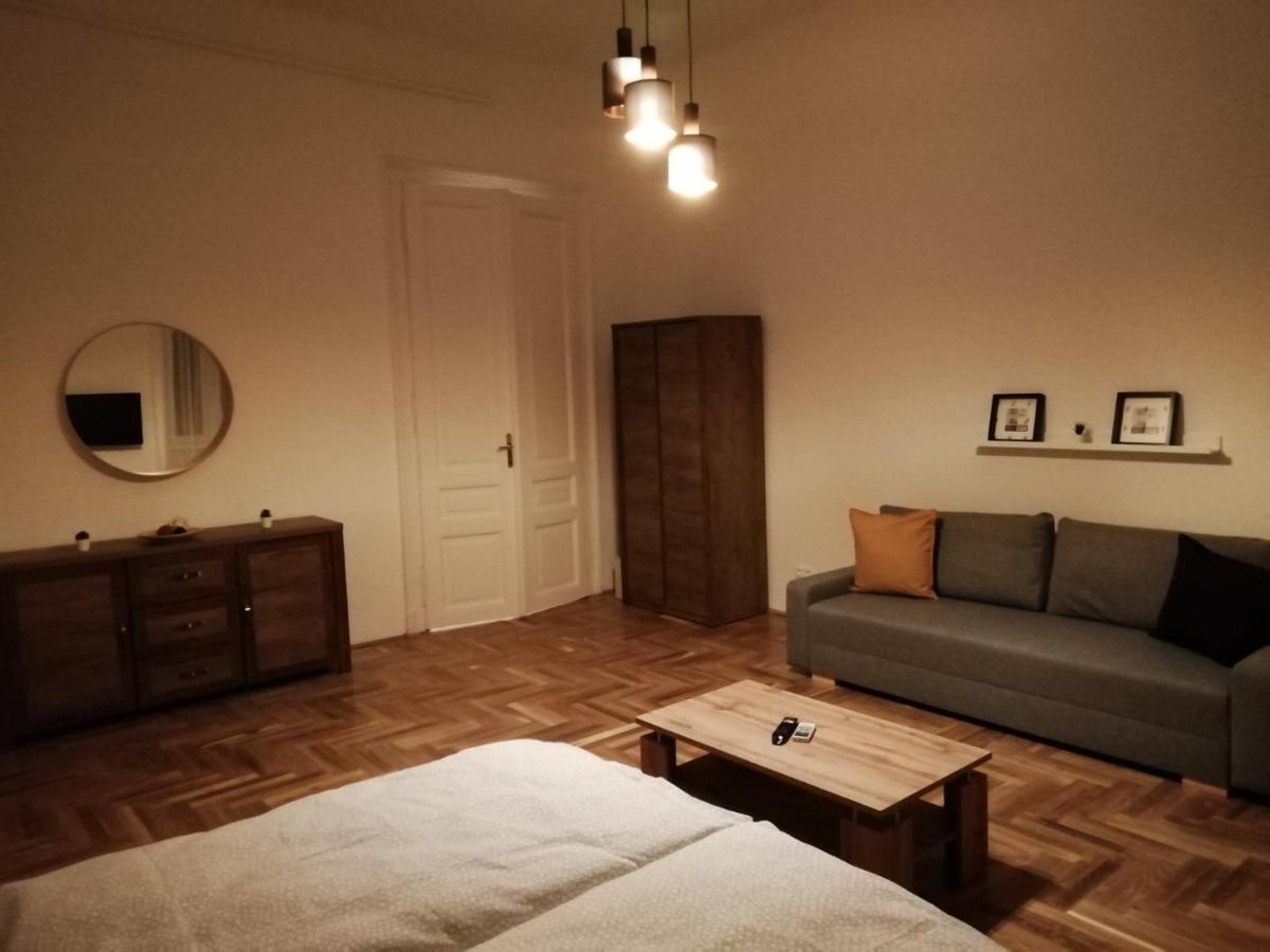 Ferienwohnung Luxury New Cozy Flat At Dob Street Nearby Gozsdu Court Budapest Exterior foto