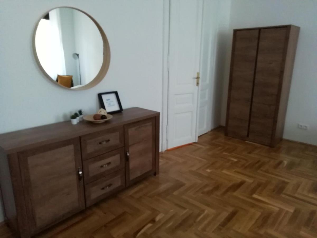 Ferienwohnung Luxury New Cozy Flat At Dob Street Nearby Gozsdu Court Budapest Exterior foto